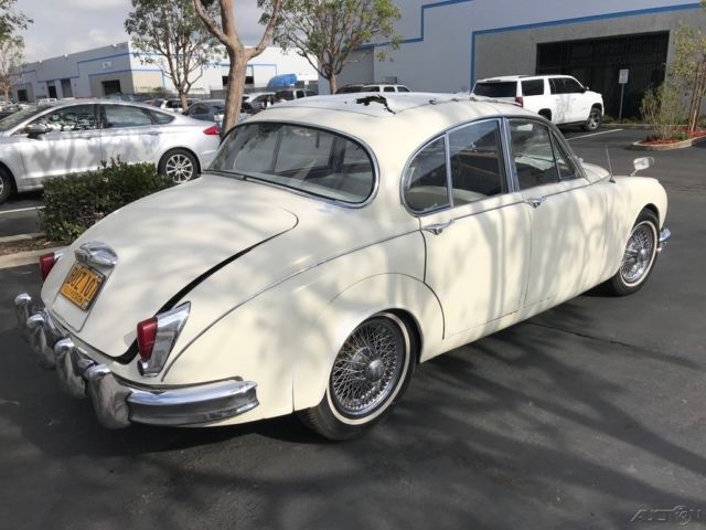 1960 Jaguar MKII 3.8 Liter, SUNROOF, WIRE WHEELS - photo 5