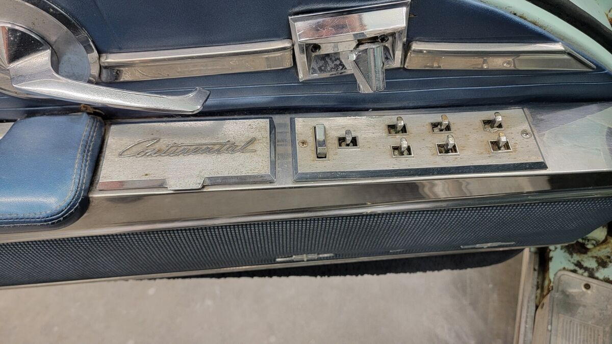 1960 Lincoln Continental Mark V - photo 11