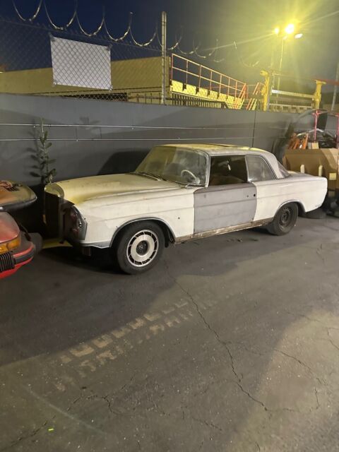 1960 Mercedes-Benz 250SE Coupe White RWD Automatic w111 1960 Mercedes-Benz 250SE w111