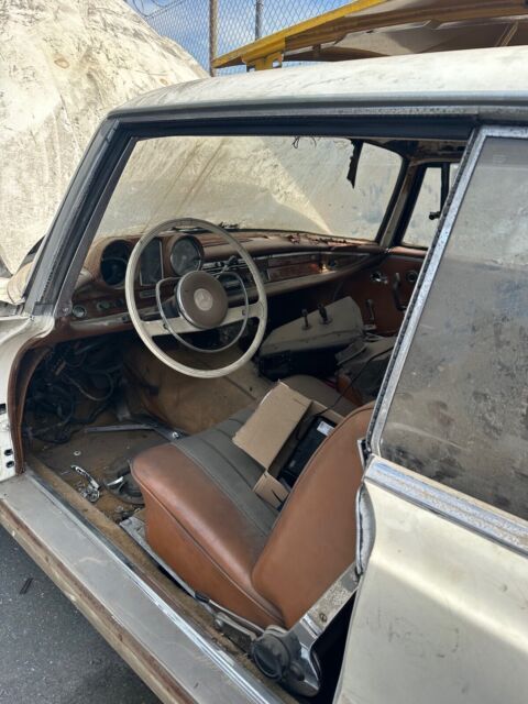 1960 Mercedes-Benz 250SE w111 - photo 5