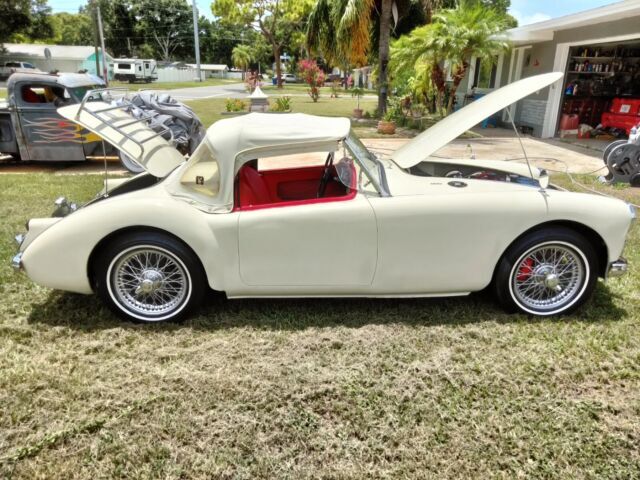 1960 MG MGA Convertible - photo 2