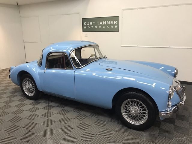 1961 MG MGA 1600 MK1 COUPE. IRIS BLUE / NAVY BLUE TRIM. GRAY CARPETS. WIRES - photo 2