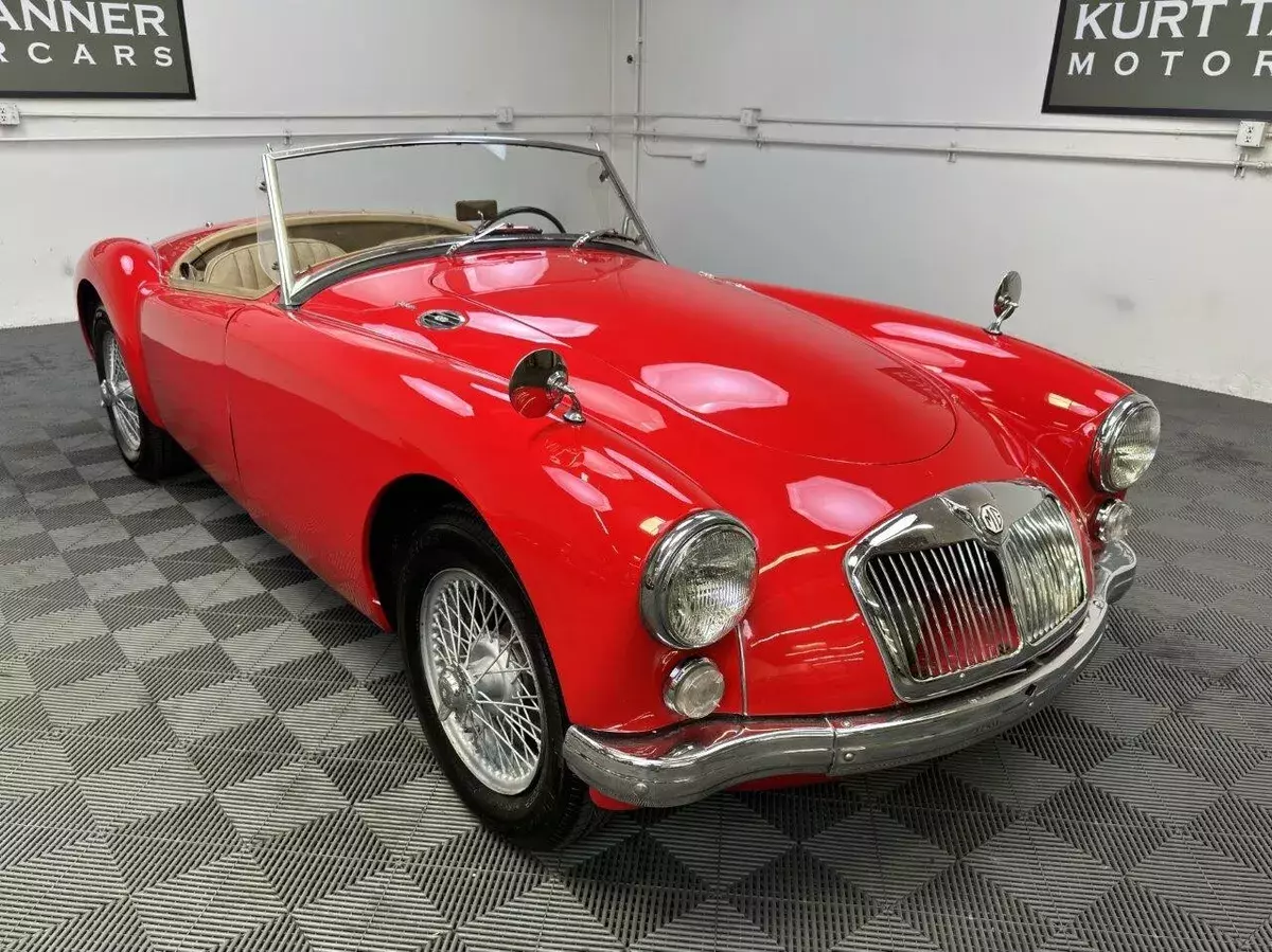 1960 MGA 1600 MK1 ROADSTER. CHARIOT RED WITH BEIGE LEATHER TRIM, BEIGE TOP 1960 MG MGA