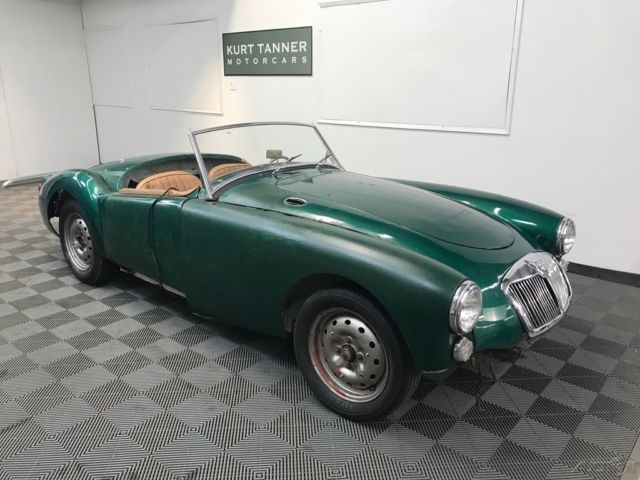 1960 MGA 1600 MK1 ROADSTER. ORIGINAL COLORS OF OLDE ENGLISH WHITE ON BLACK TRIM. 1960 MG MGA 4-SPEED, DISC WHEELS.