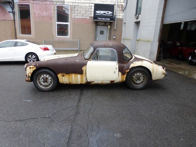 1960 MG MGA Coupe - photo 2