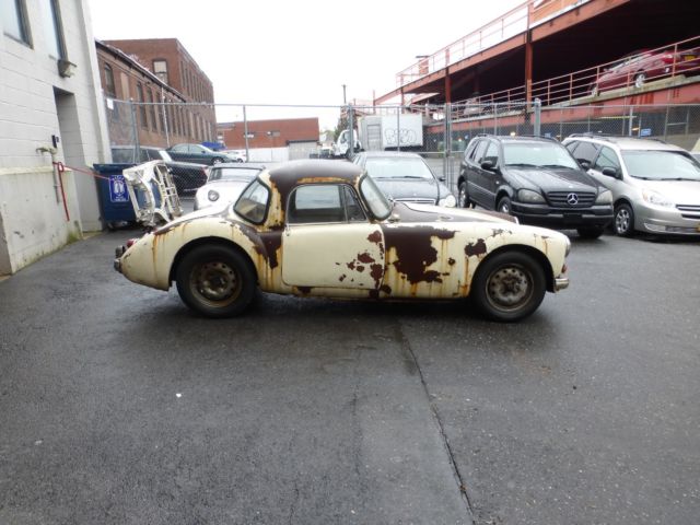 1960 MG MGA Coupe - photo 4