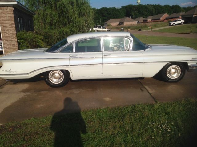 1960 Oldsmobile Ninety-Eight Four door sedan - photo 3
