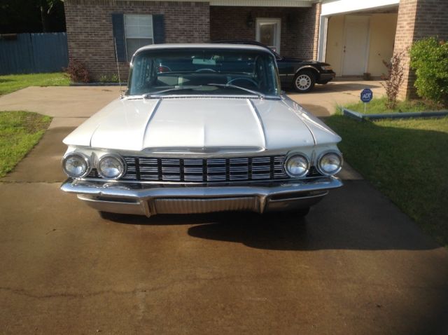 1960 Oldsmobile Ninety-Eight Four door sedan - photo 4