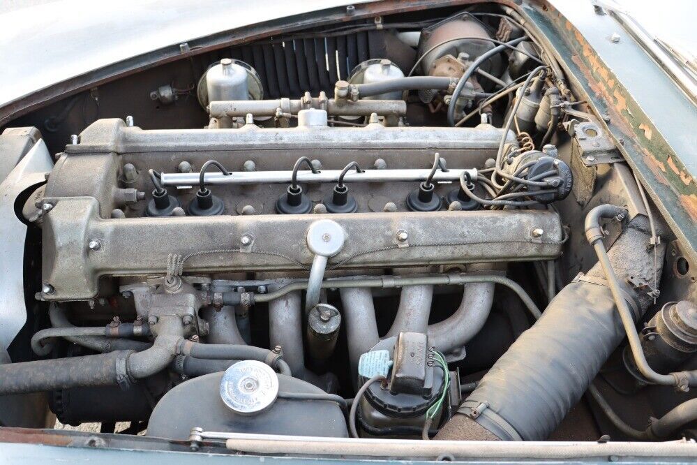 1961 Aston Martin DB4 Series II - photo 7