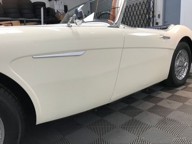 1961 Austin Healey 3000 4-SPEED w/ OD GEARBOX. 60-SPOKE WIRES. - photo 11