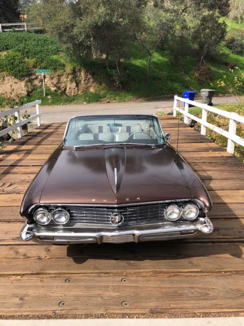 1961 Buick LeSabre Convertible - photo 2