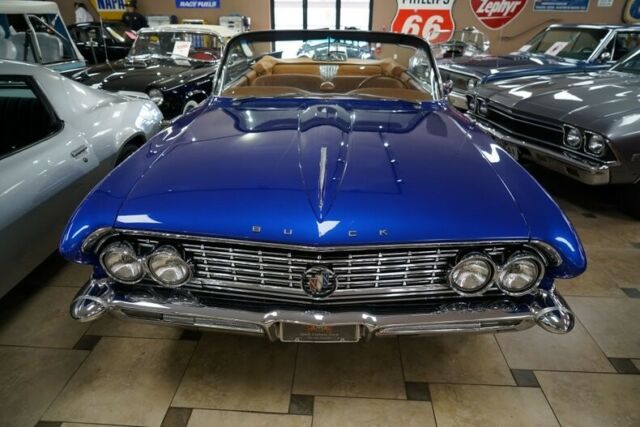 1961 Buick Electra 225 - photo 2