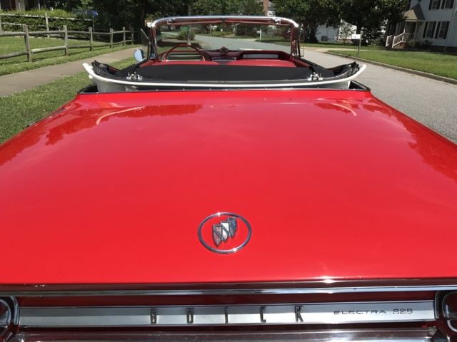 1961 Buick Electra 225 Convertible 445 V8 - photo 11