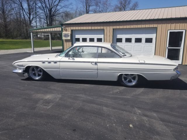 1961 Buick Invicta Custom 2 door Bubble top - photo 3