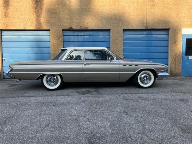 1961 Buick LeSabre 2 door - photo 3