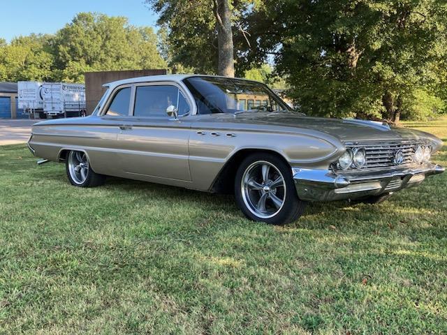 1961 Buick LeSabre 2 door - photo 2