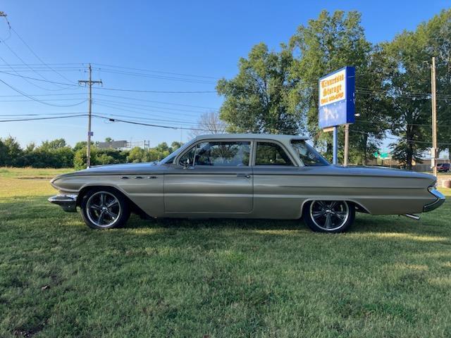 1961 Buick LeSabre 2 door - photo 3