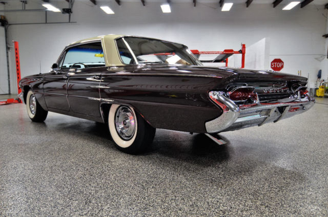 1961 Buick LeSabre 4- Door Hard Top - photo 3