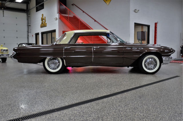 1961 Buick LeSabre 4- Door Hard Top - photo 5