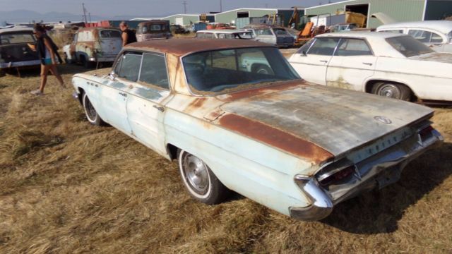 1961 Buick LeSabre 4 DOOR HARDTOP ***NO RESERVE**** - photo 4