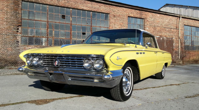 1961 Buick LeSabre Base Hardtop 4-Door - photo 2