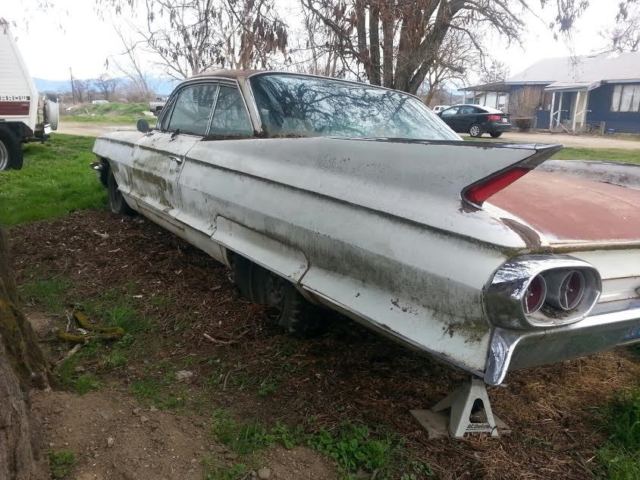 1961 Cadillac DeVille Base Sedan 4-Door - photo 2