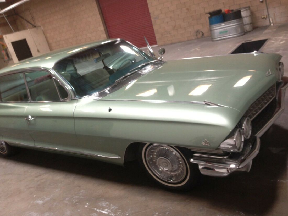 1961 Cadillac DeVille Base Sedan 4-Door - photo 2