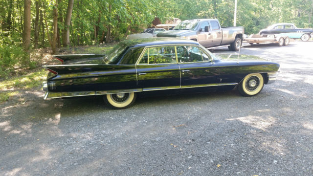1961 Cadillac Fleetwood 1961 Cadillac Fleetwood Runs Yard Drives 390V8 Body Int Fair Great Project