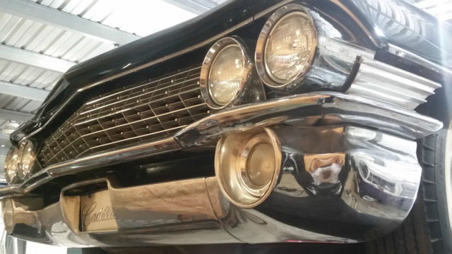 1961 Cadillac Fleetwood Runs Yard Drives 390V8 Body Int Fair Great Project - photo 10