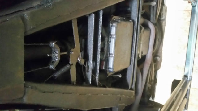 1961 Cadillac Fleetwood Runs Yard Drives 390V8 Body Int Fair Great Project - photo 11