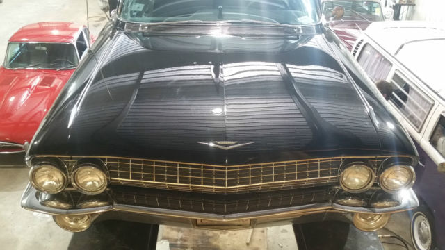1961 Cadillac Fleetwood Runs Yard Drives 390V8 Body Int Fair Great Project - photo 9