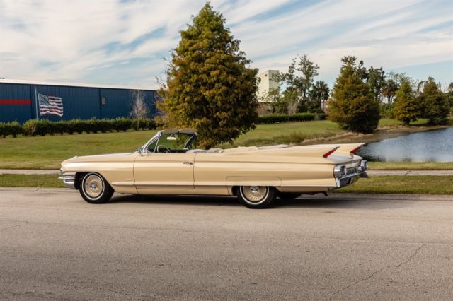 1961 Cadillac Series 62 Convertible - photo 9