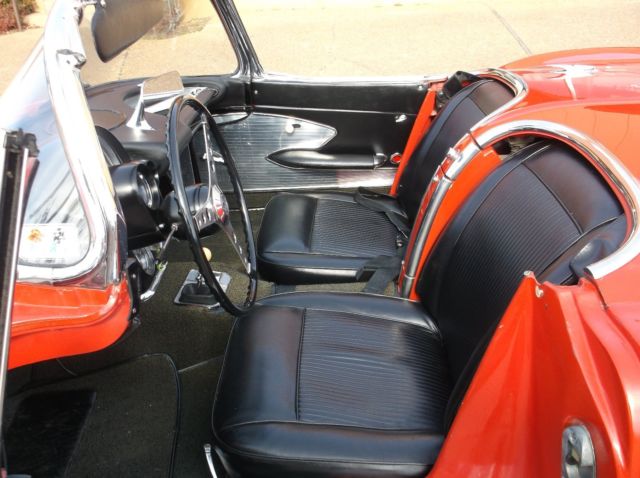 1961 Chevrolet Corvette Convertible - photo 11