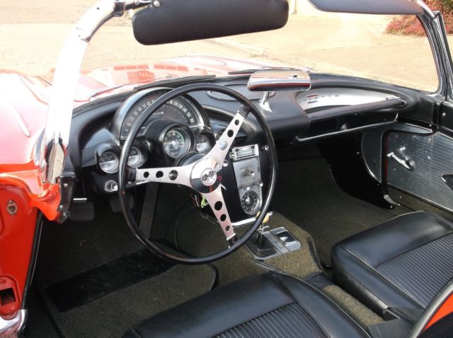 1961 Chevrolet Corvette Convertible - photo 12