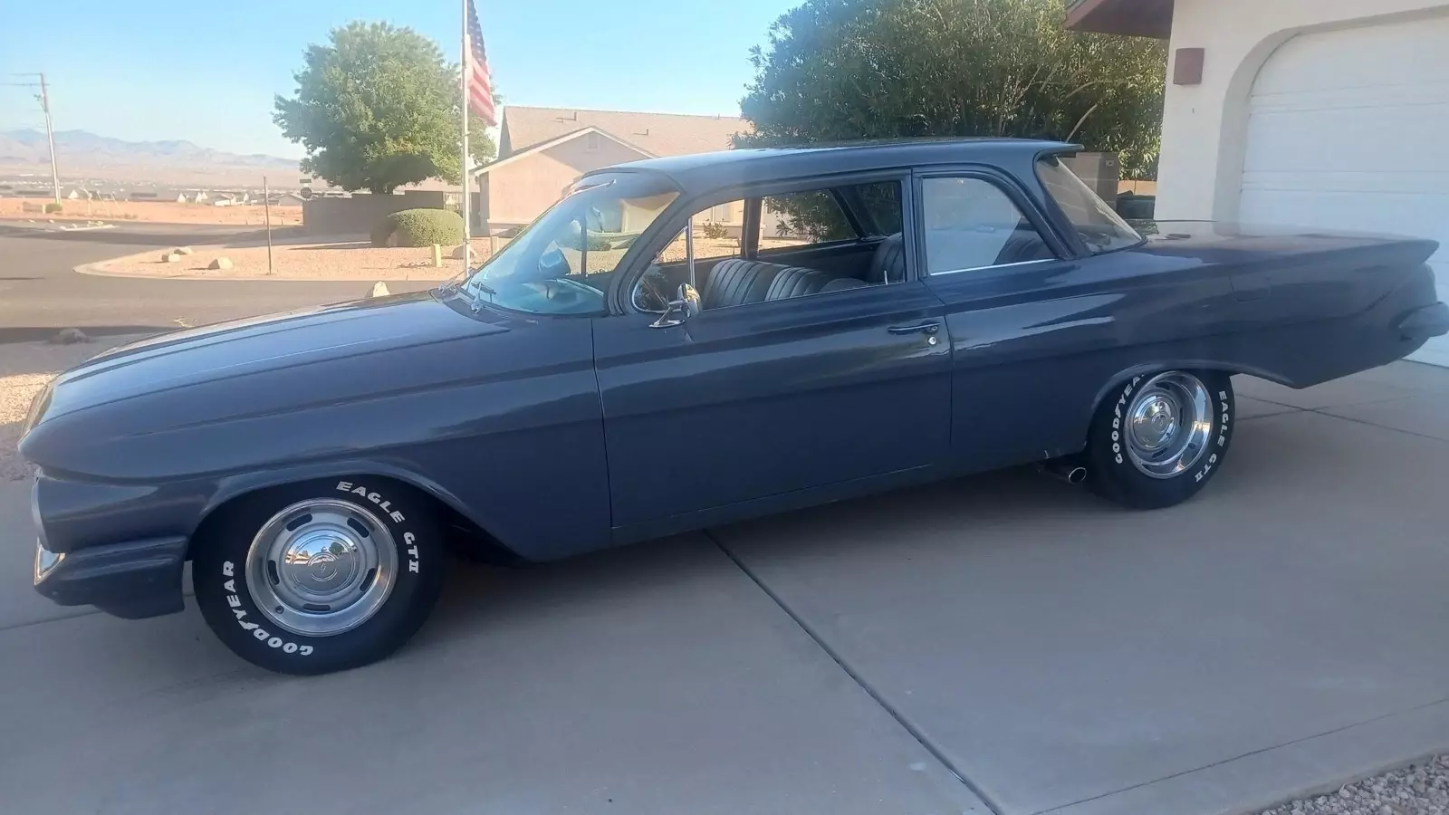 1961 Chevrolet Biscayne 2dr post