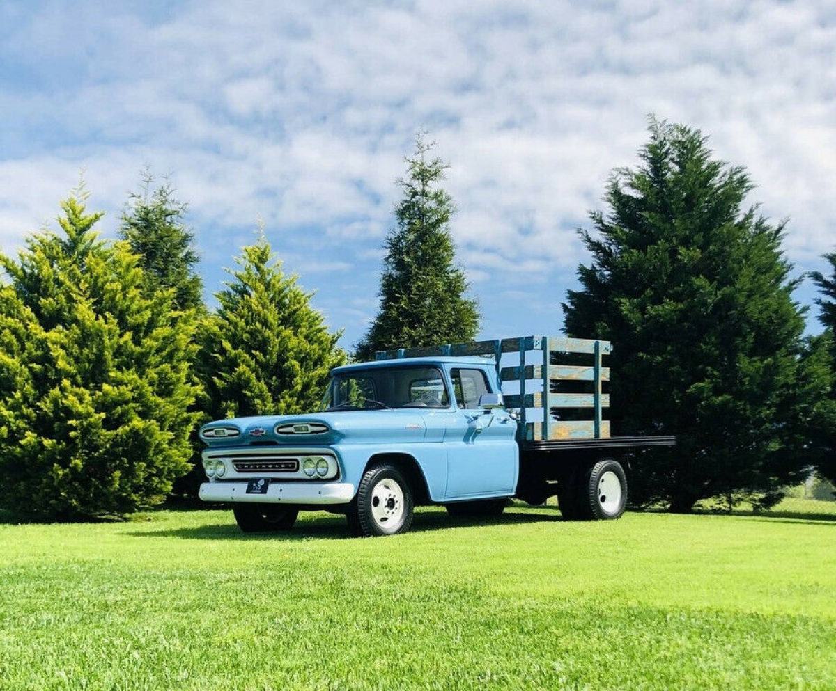 1961 Chevrolet C-30 (Model 3609) Stakebed Truck - photo 3