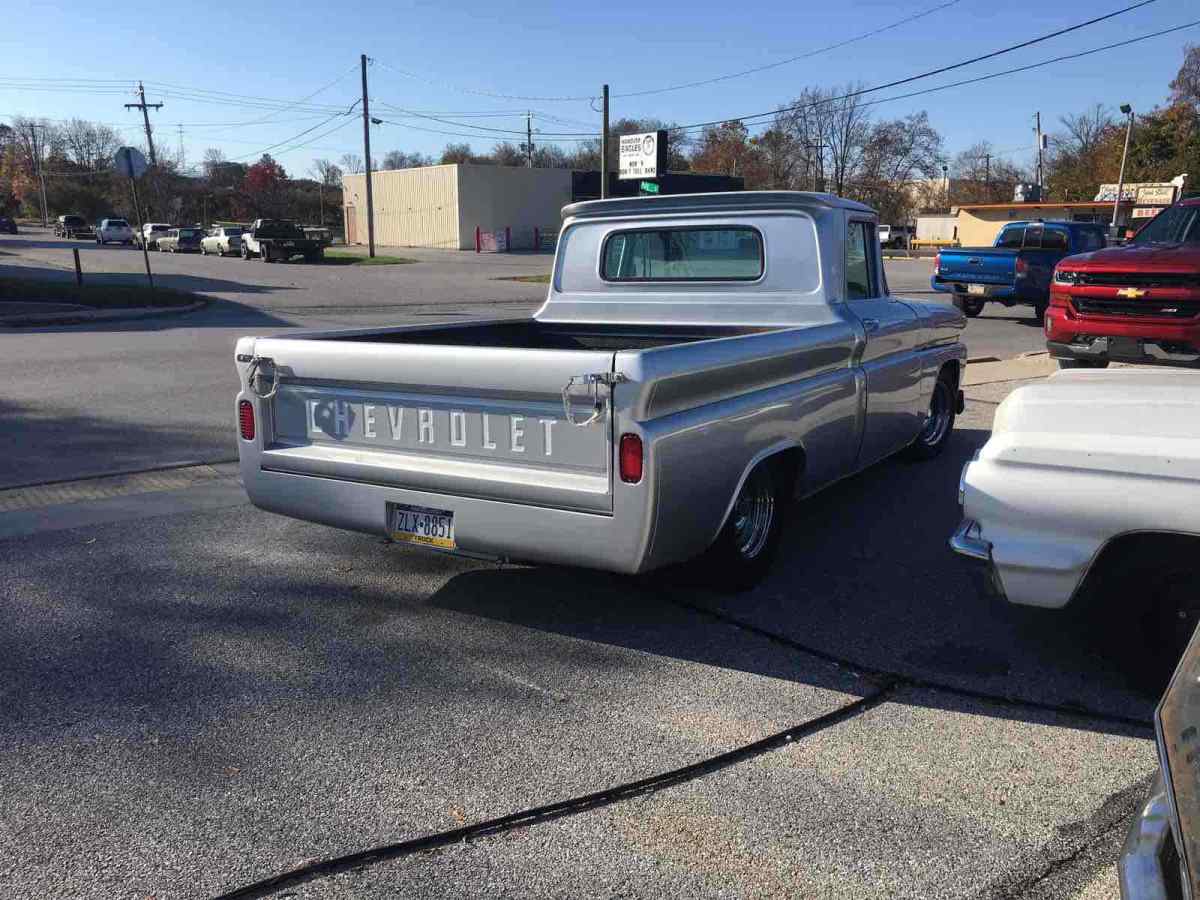 1961 Chevrolet C10 short bed - photo 2