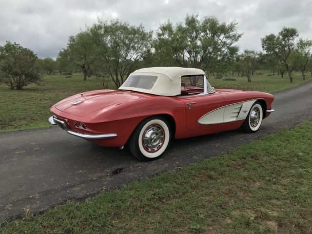 1961 Chevrolet Corvette 270 HP dual quads 4 speed red on red Wonderbar - photo 4