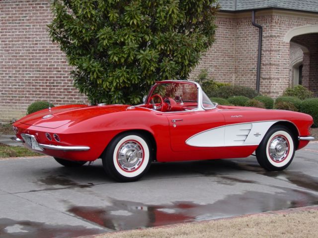 1961 Chevrolet Corvette Convertible - photo 2