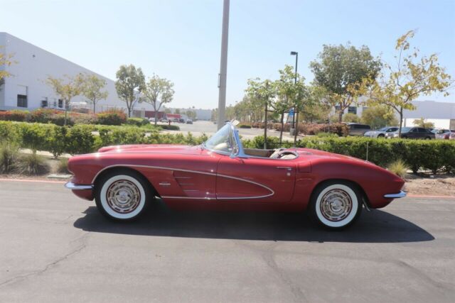 1961 Chevrolet Corvette -- - photo 4
