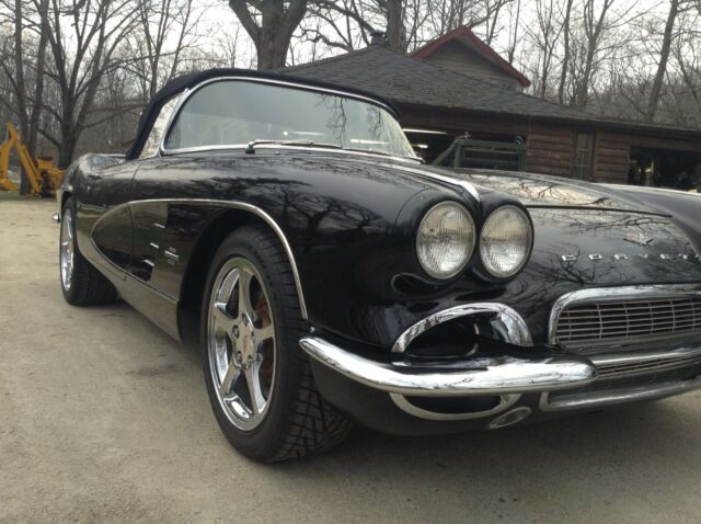 1961 Chevrolet Corvette convertible - photo 2