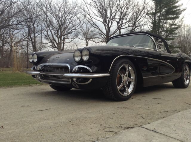 1961 Chevrolet Corvette convertible - photo 3