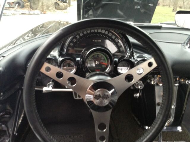 1961 Chevrolet Corvette convertible - photo 7