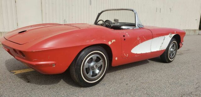 1961 Chevrolet Corvette ROMAN RED WITH WHITE COVES - photo 5