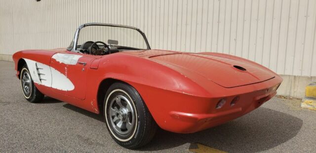 1961 Chevrolet Corvette ROMAN RED WITH WHITE COVES - photo 6