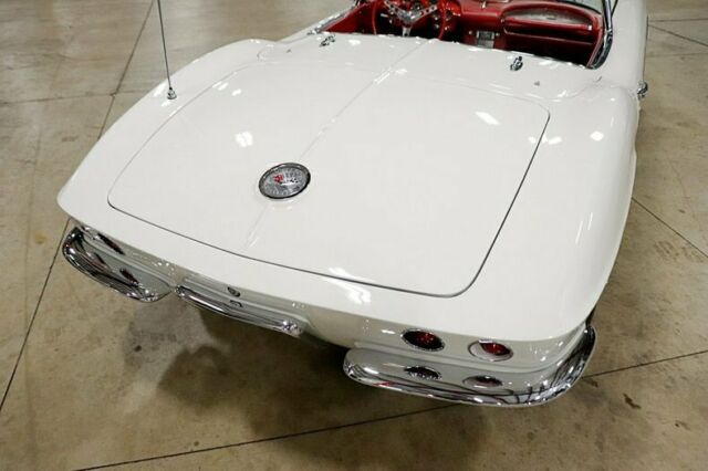 1961 Chevrolet Corvette Convertible - photo 11