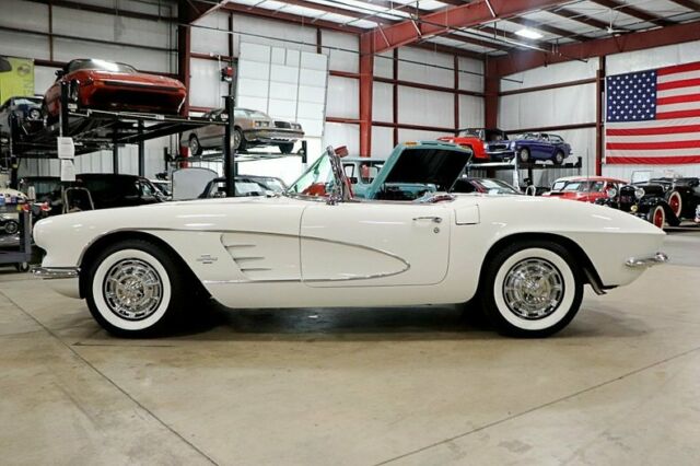 1961 Chevrolet Corvette Convertible - photo 2