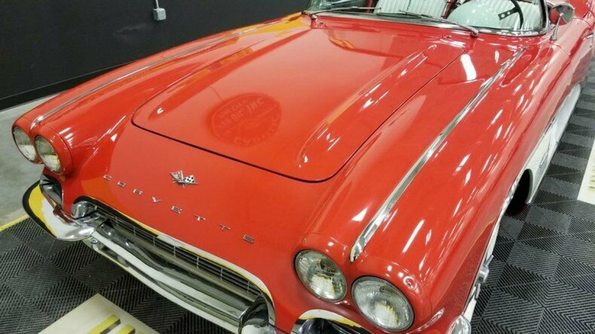 1961 Chevrolet Corvette Convertible - photo 11