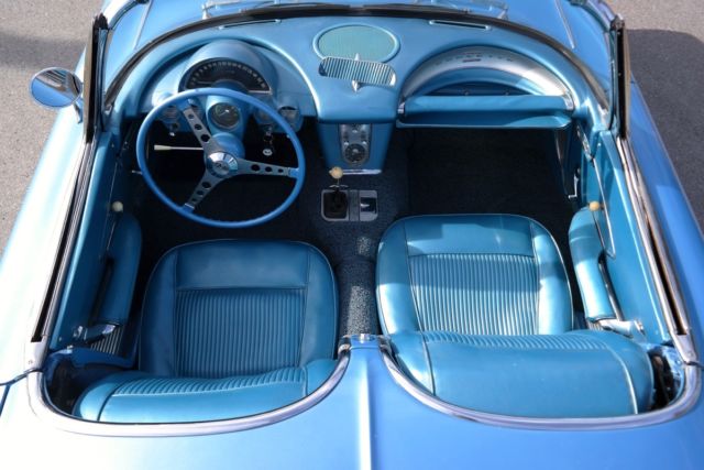 1961 Chevrolet Corvette Jewel Blue/Jewel Blue - photo 4