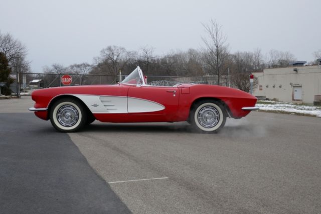 1961 Chevrolet Corvette -CONVERTIBLE -NUMBERS MATCHING - SEE VIDEO- - photo 6